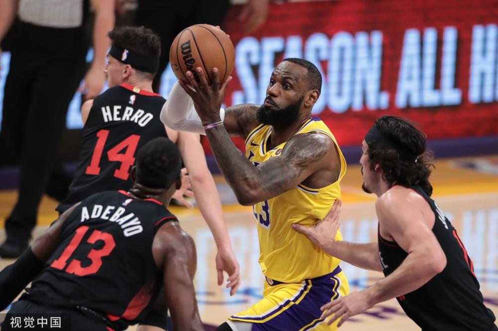 他的右腿肌 他的右腿肌