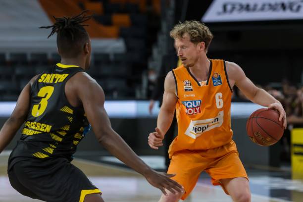 多纳鲁马与 多纳鲁马与