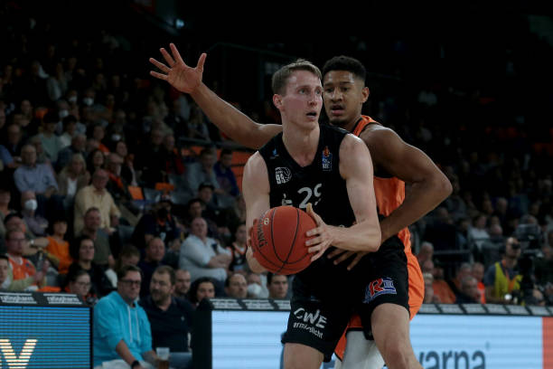 高与力量威 高与力量威